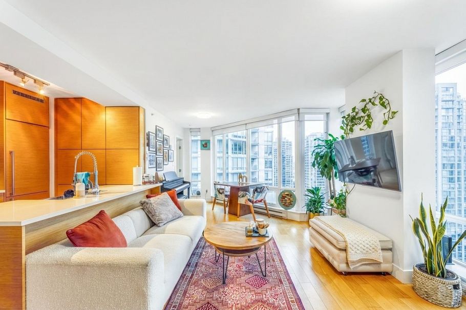 1901 565 Smithe Street Vancouver, BC - 2