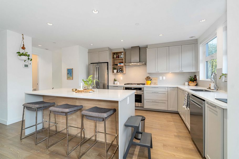 8 856 Orwell Street Vancouver, BC - 7