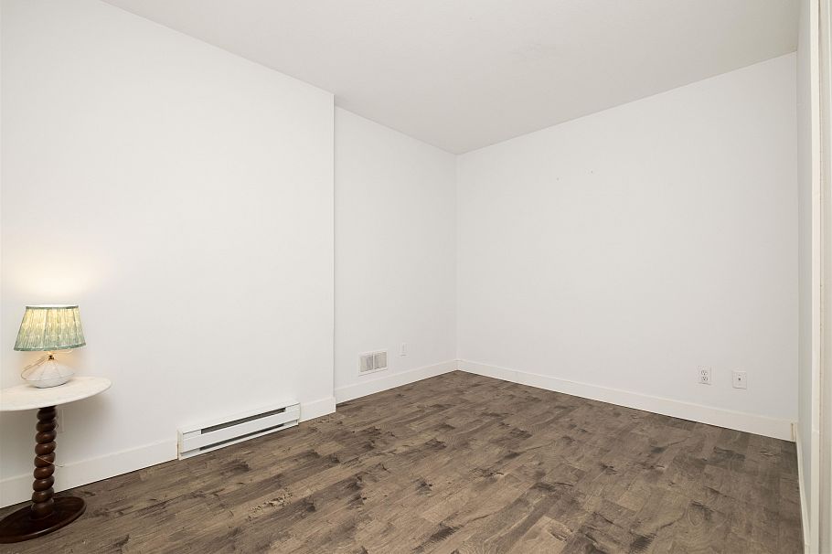 101 8460 Jellicoe Street Vancouver, BC - 25