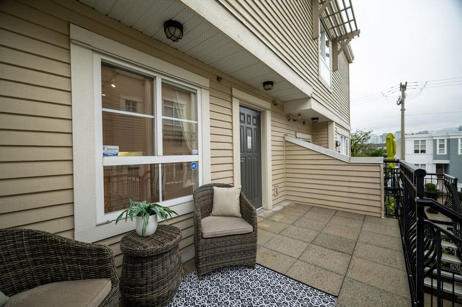 211 692 W 7th Avenue Vancouver, BC - 4