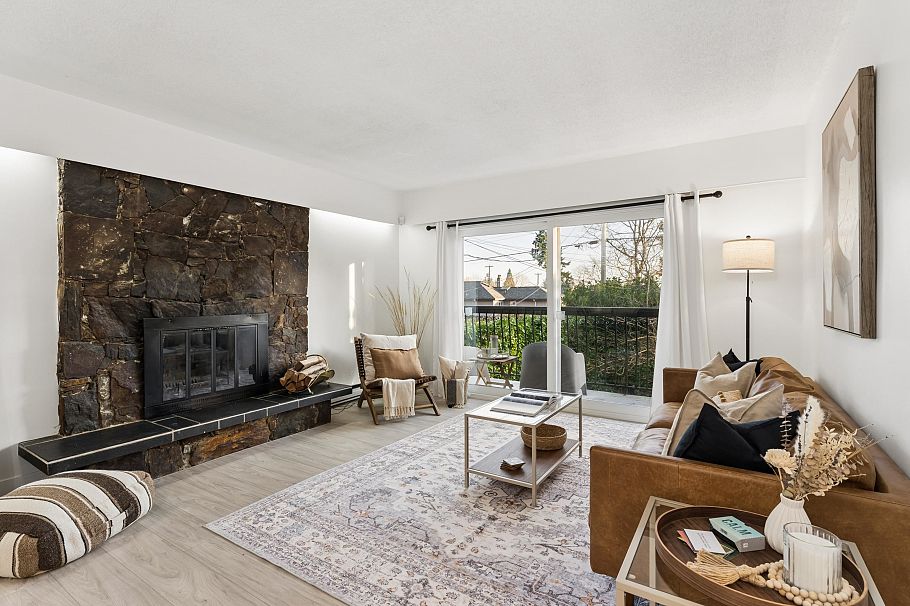 1564 Hope Road North Vancouver, BC - 2