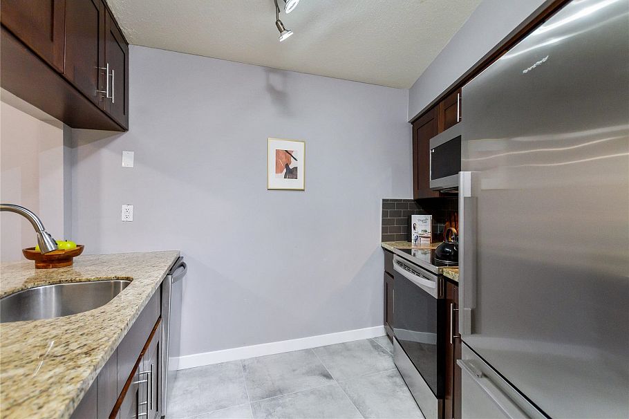 201 2222 Prince Edward Street Vancouver, BC - 12