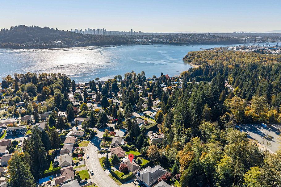 799 Plymouth Drive North Vancouver, BC - 9