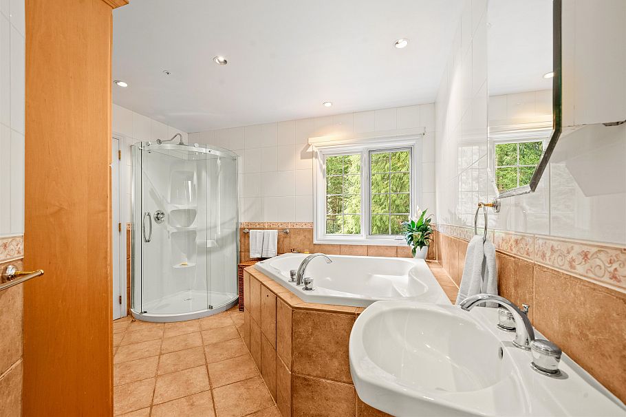 4622 Cove Cliff Road North Vancouver, BC - 23