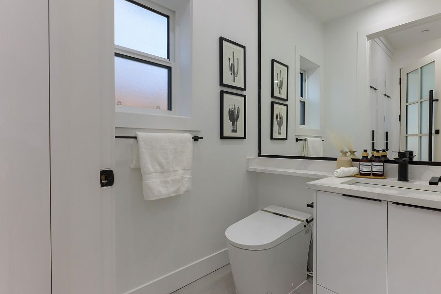 1 4742 St. Catherine Street Vancouver, BC - 8