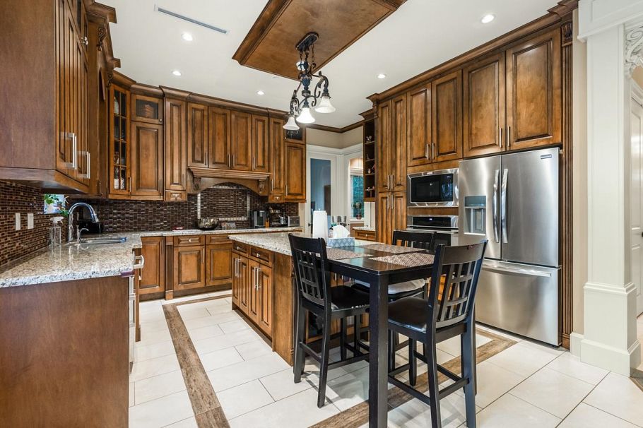 7130 Granville Street Vancouver, BC - 12