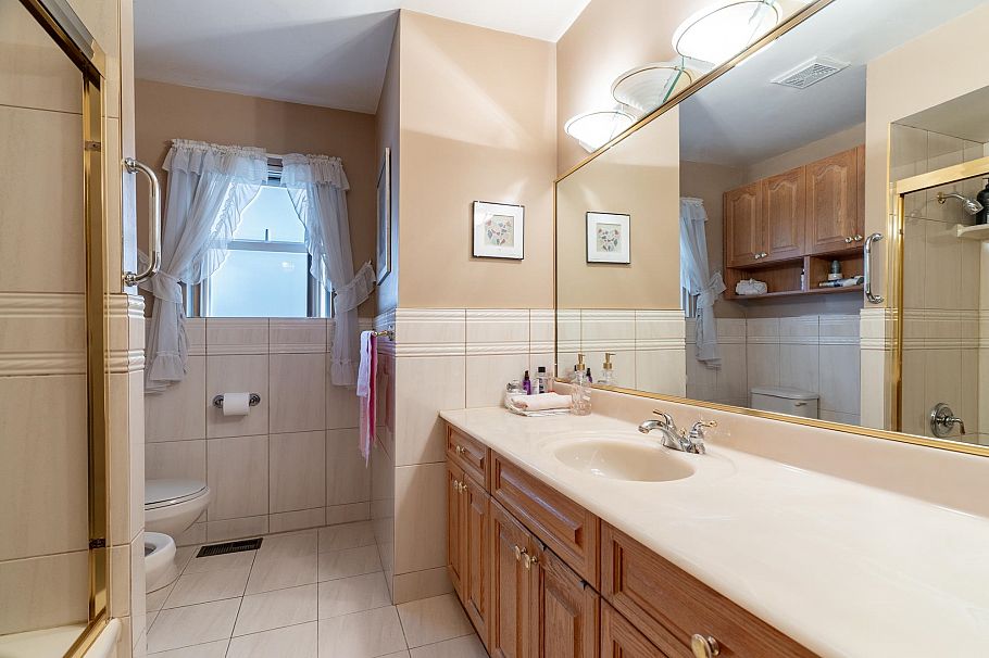 2740 E 2nd Avenue Vancouver, BC - 17