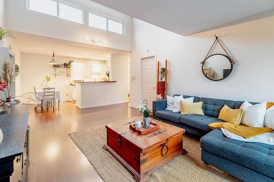 319 206 E 15th Street North Vancouver, BC - 1