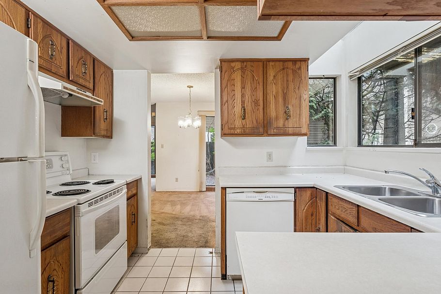 1494 Ross Road North Vancouver, BC - 10