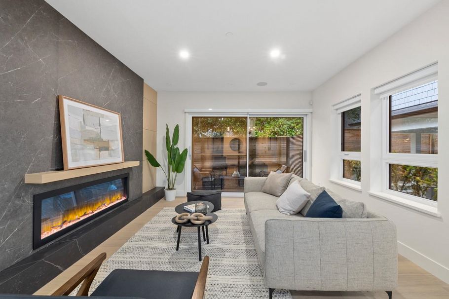 2430 W 49th Avenue Vancouver, BC - 4