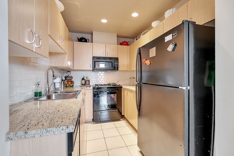 1403 120 W 16th Street North Vancouver, BC - 9