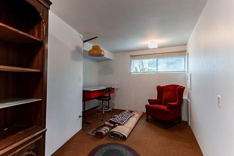1323 E 29th Street North Vancouver, BC - 28