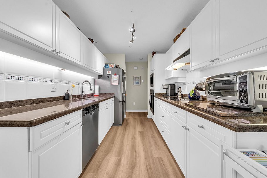 302 3670 Banff Court North Vancouver, BC - 12