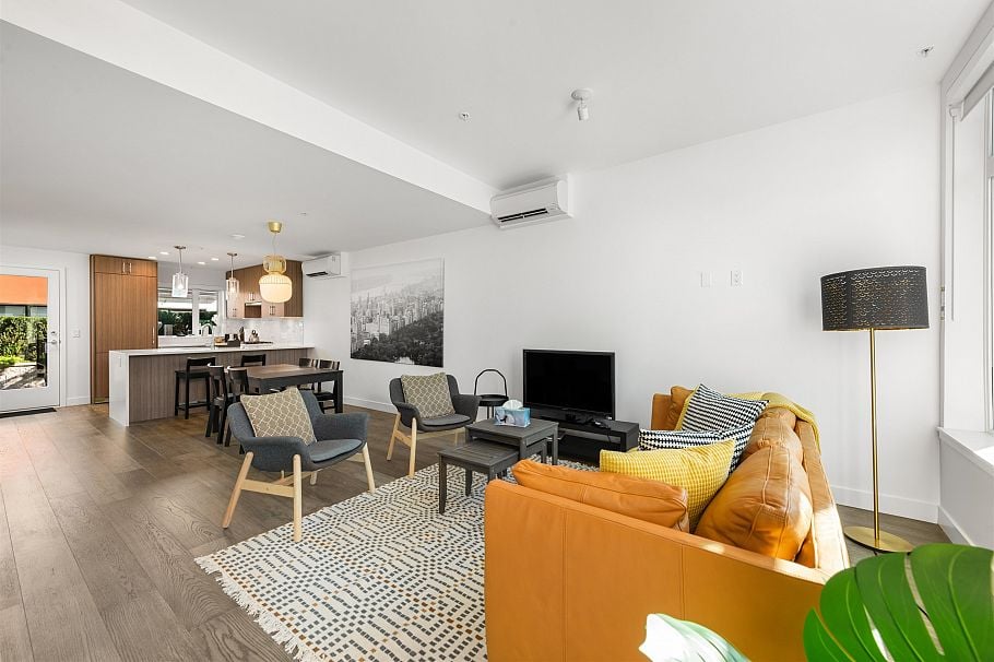 561 W 29th Avenue Vancouver, BC - 5