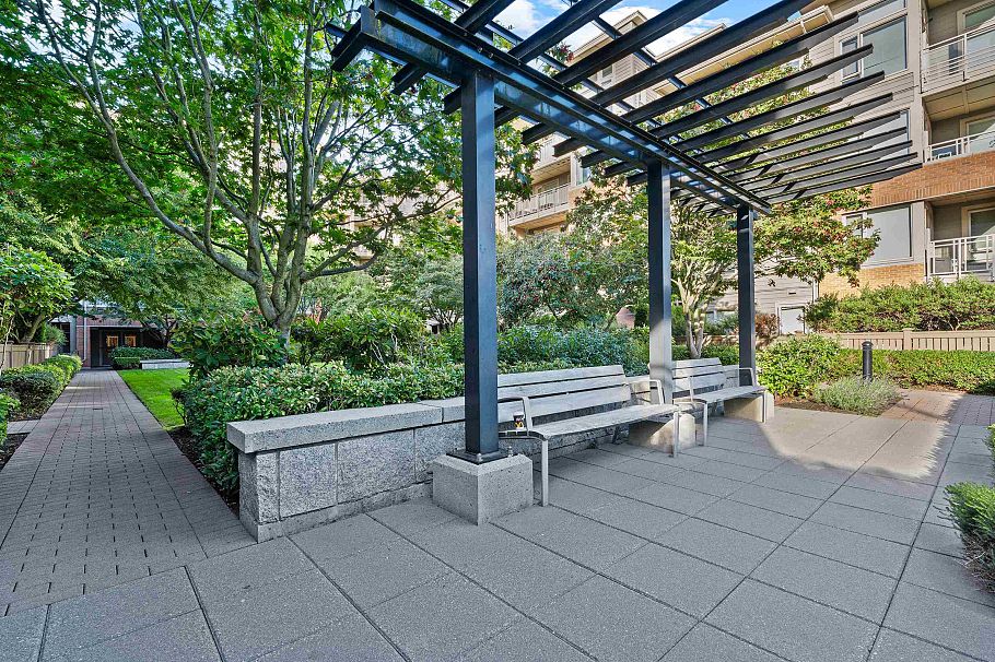 425 119 W 22nd Street North Vancouver, BC - 31