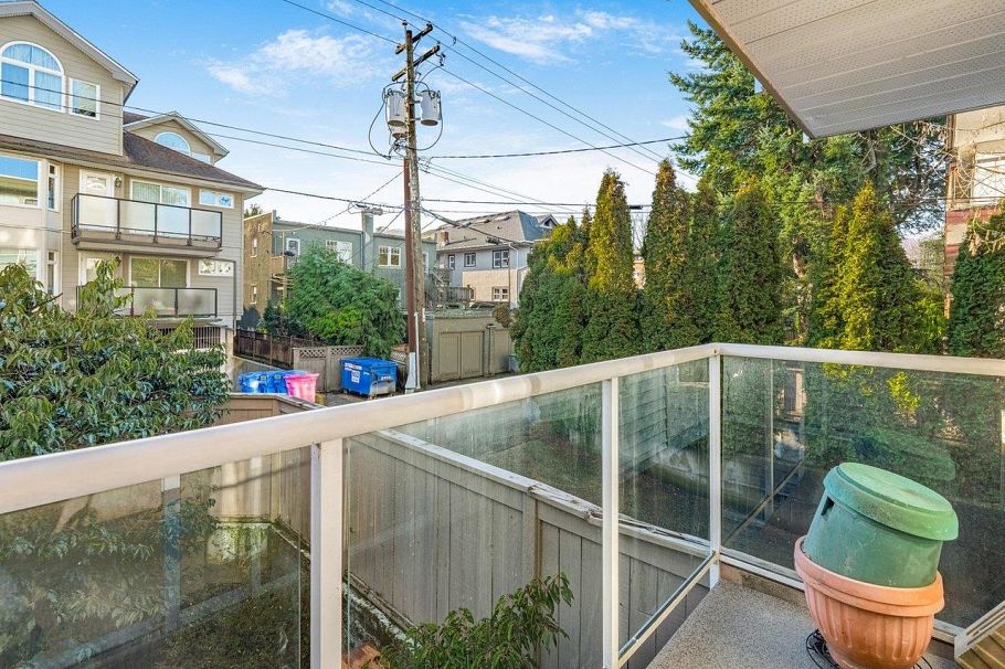 202 966 W 14th Avenue Vancouver, BC - 32