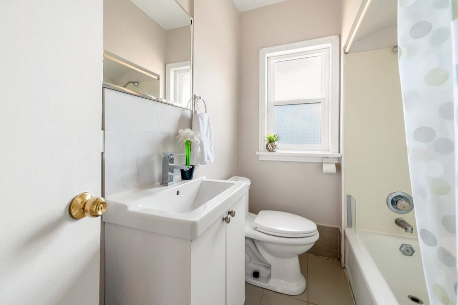 1032 E 49th Avenue Vancouver, BC - 9