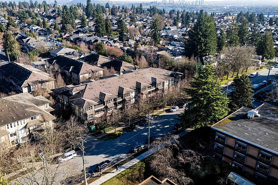 110 1468 St. Andrews Avenue North Vancouver, BC - 27