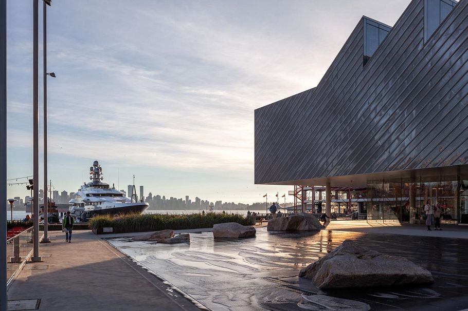 215 251 W 4th Street North Vancouver, BC - 26