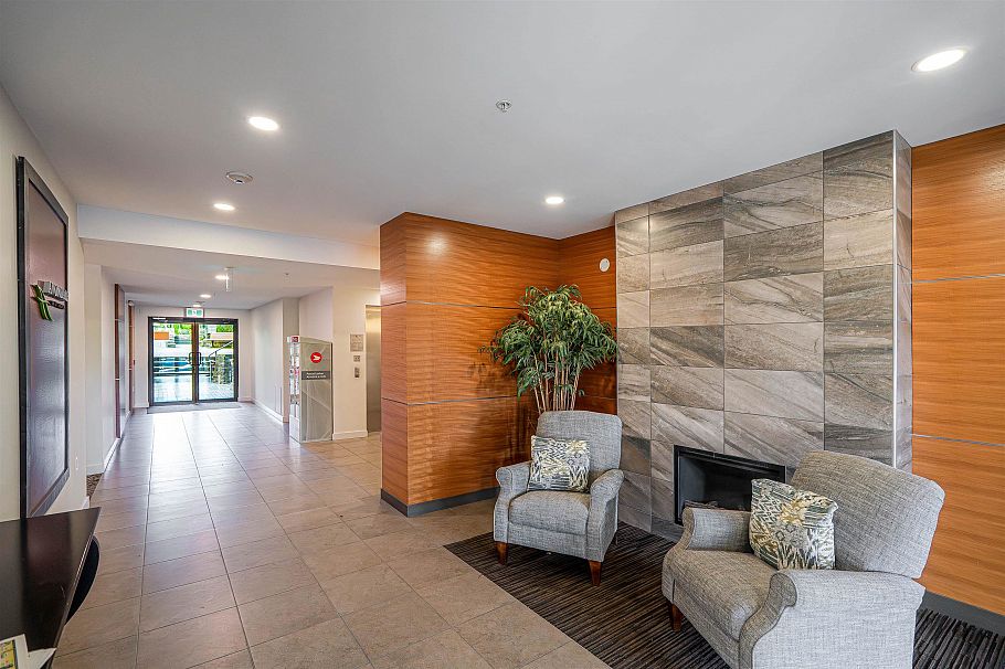 110 1468 St. Andrews Avenue North Vancouver, BC - 26