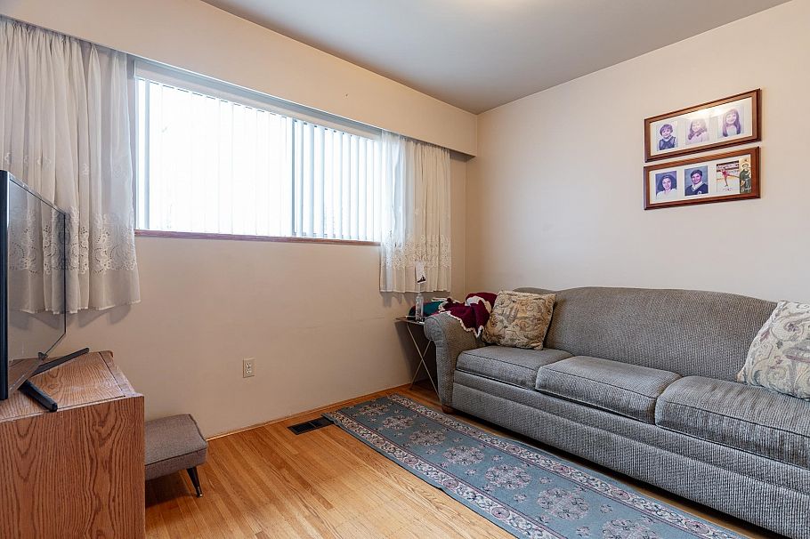 2740 E 2nd Avenue Vancouver, BC - 16