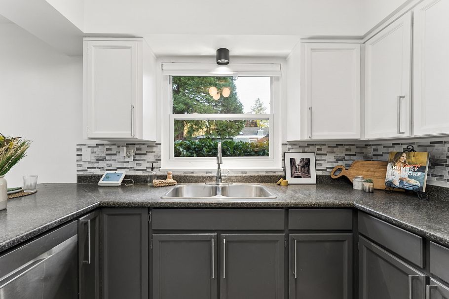 1564 Hope Road North Vancouver, BC - 11