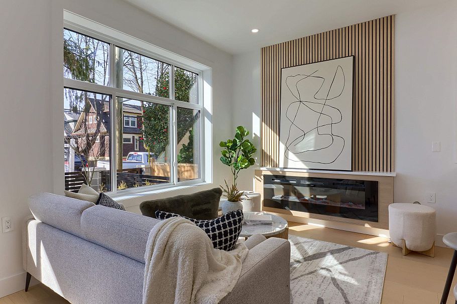 1 4742 St. Catherine Street Vancouver, BC - 6