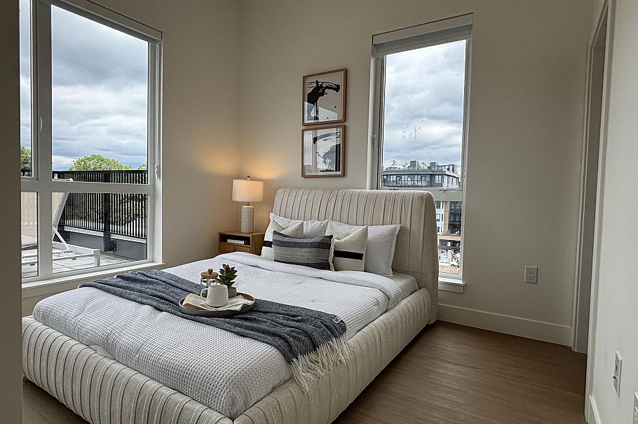 601 2235 E Broadway Vancouver, BC - 4