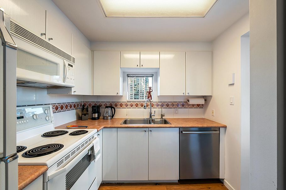 2103 1166 Melville Street Vancouver, BC - 10