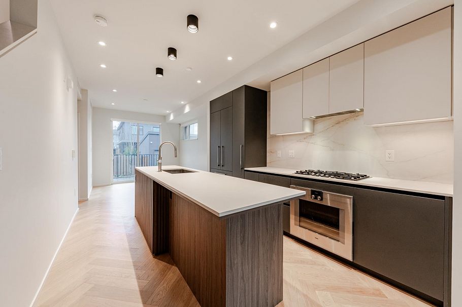 131 765 W 49th Avenue Vancouver, BC - 7