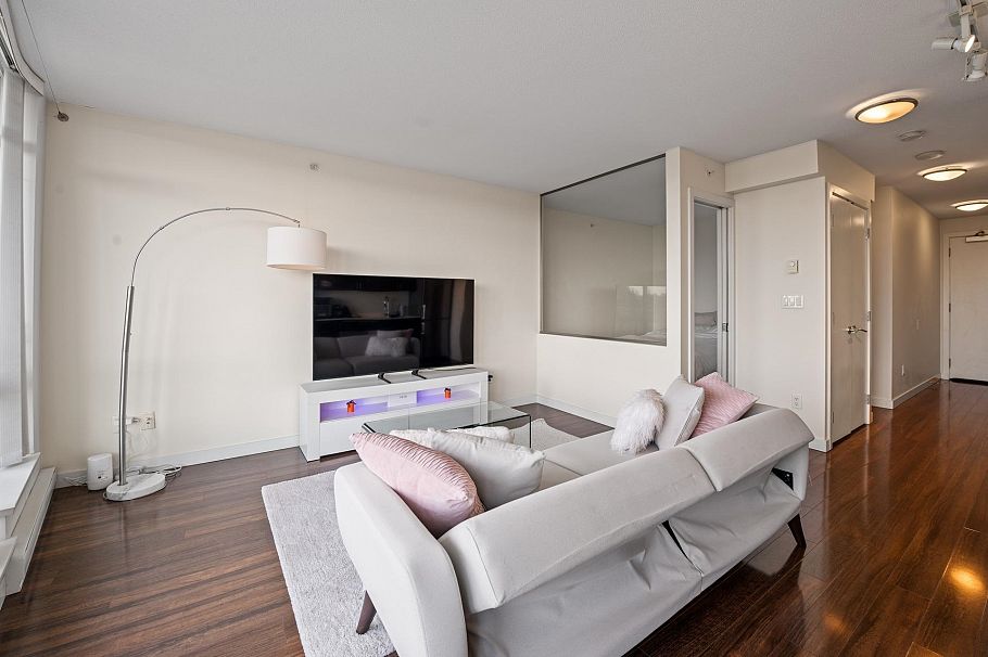 612 4888 Nanaimo Street Vancouver, BC - 4