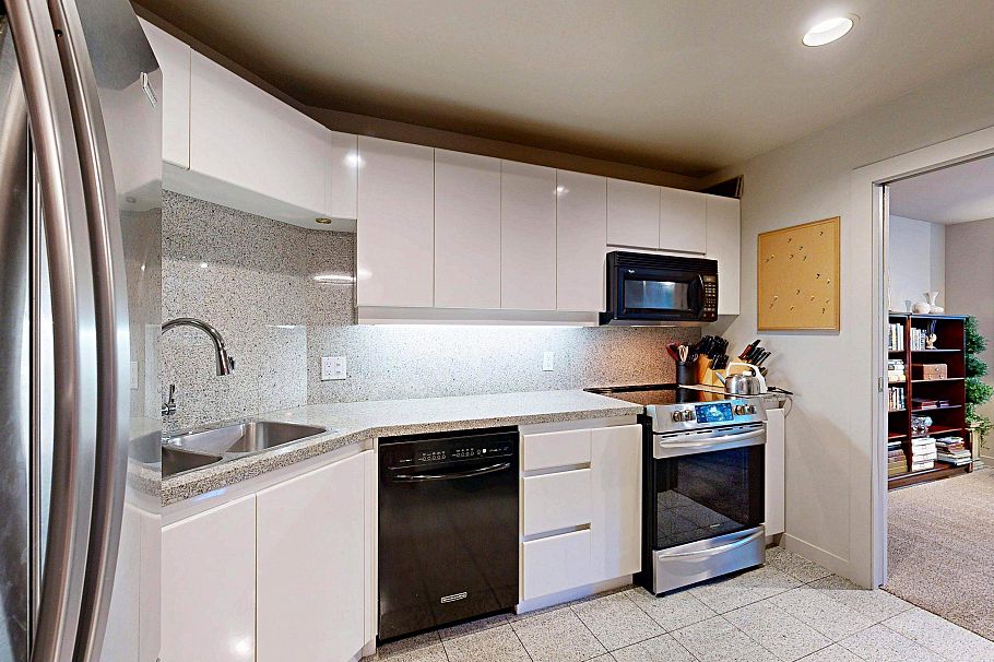 301 1888 Alberni Street Vancouver, BC - 11