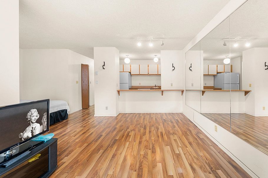 307 1330 Hornby Street Vancouver, BC - 6