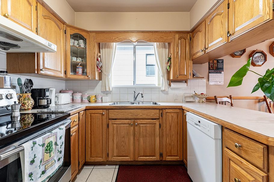 2740 E 2nd Avenue Vancouver, BC - 9