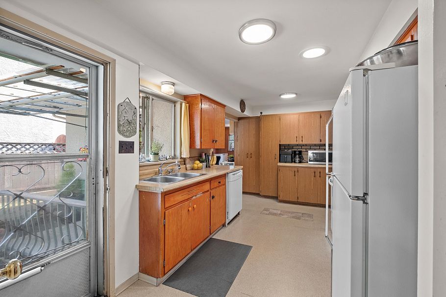 2239 Windridge Drive North Vancouver, BC - 7