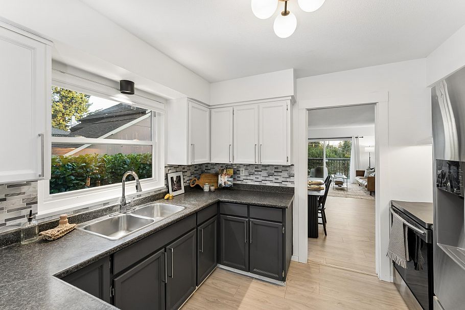 1564 Hope Road North Vancouver, BC - 12