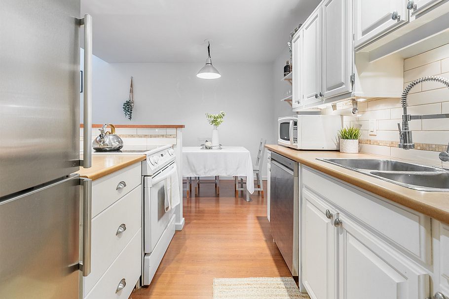 319 206 E 15th Street North Vancouver, BC - 7