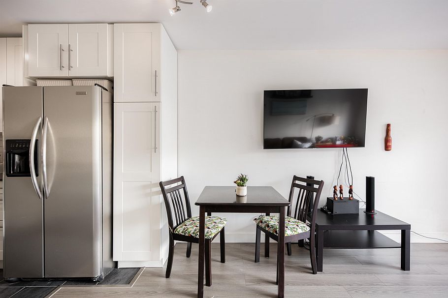 215 251 W 4th Street North Vancouver, BC - 7