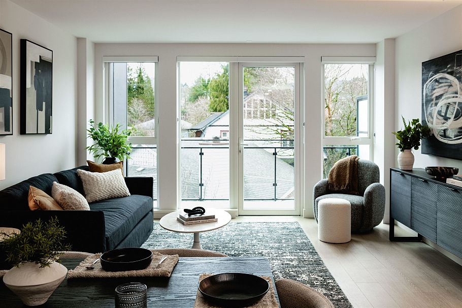 419 422 E 3rd Street North Vancouver, BC - 2