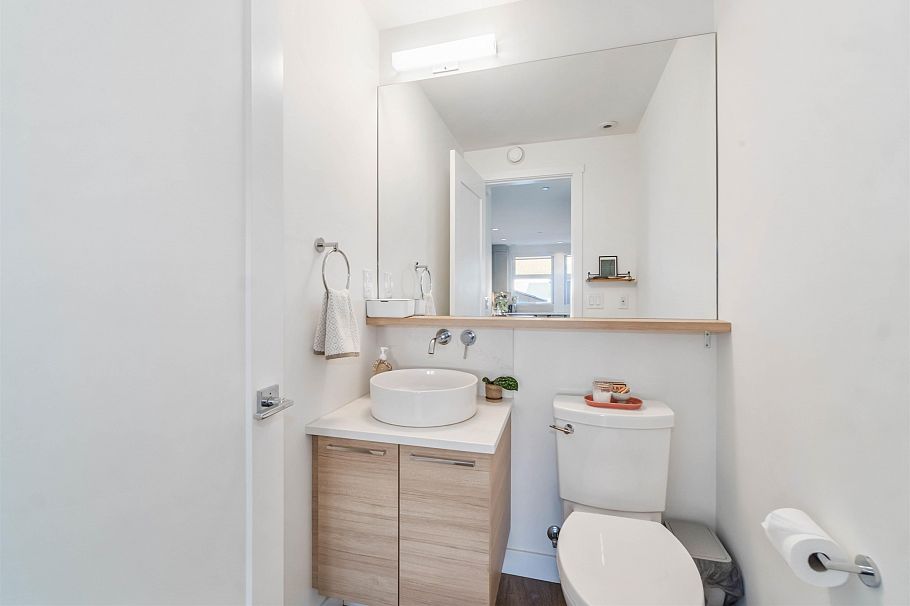 8 856 Orwell Street Vancouver, BC - 9