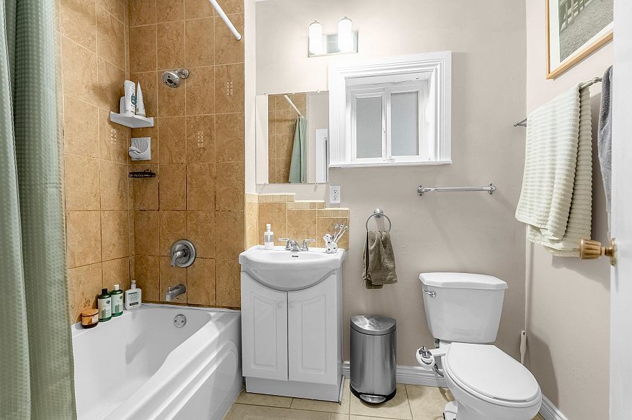 610 Salsbury Drive Vancouver, BC - 15