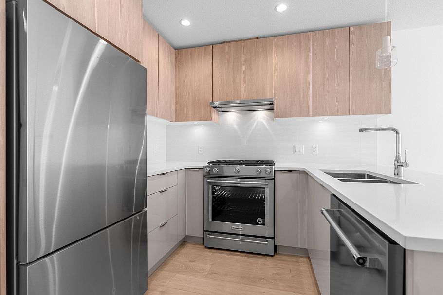 202 108 E 8th Street North Vancouver, BC - 13