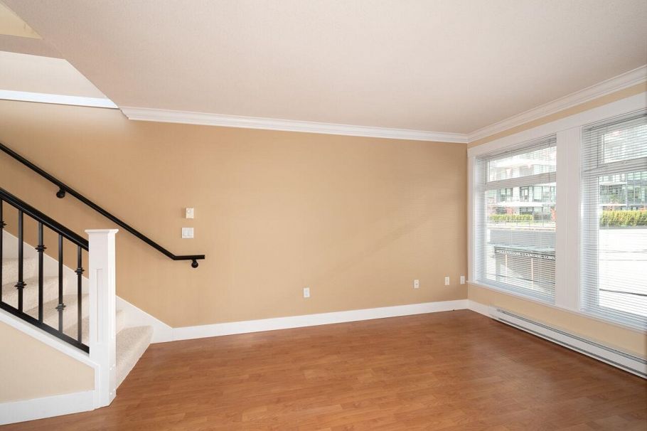 304 152 E 12th Street North Vancouver, BC - 4