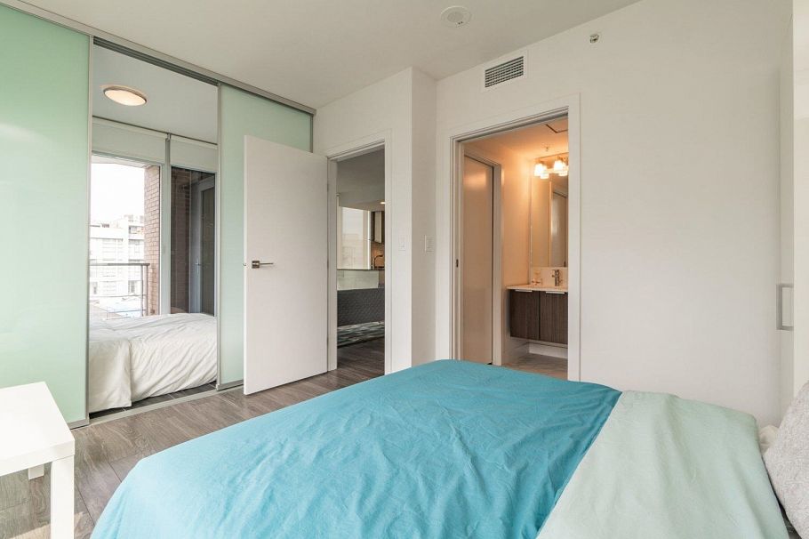 1802 1283 Howe Street Vancouver, BC - 1