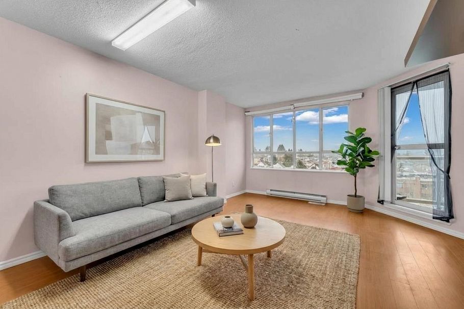 910 3489 Ascot Place Vancouver, BC - 1