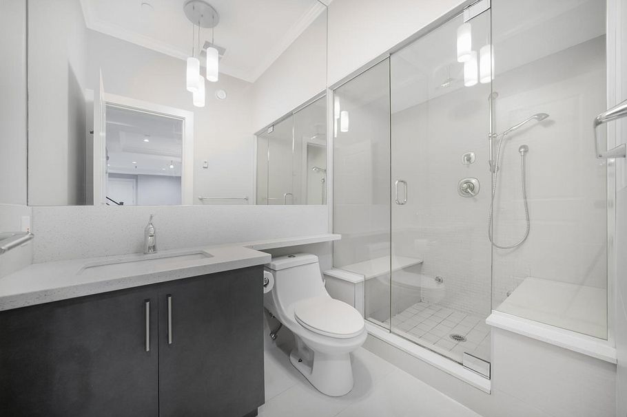 1420 W 53rd Avenue Vancouver, BC - 27