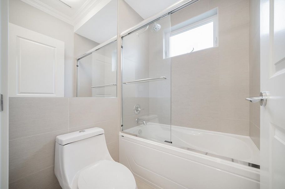 1420 W 53rd Avenue Vancouver, BC - 18