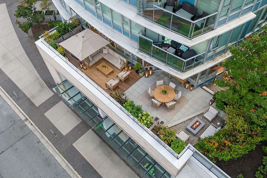 202 689 Abbott Street Vancouver, BC - 1