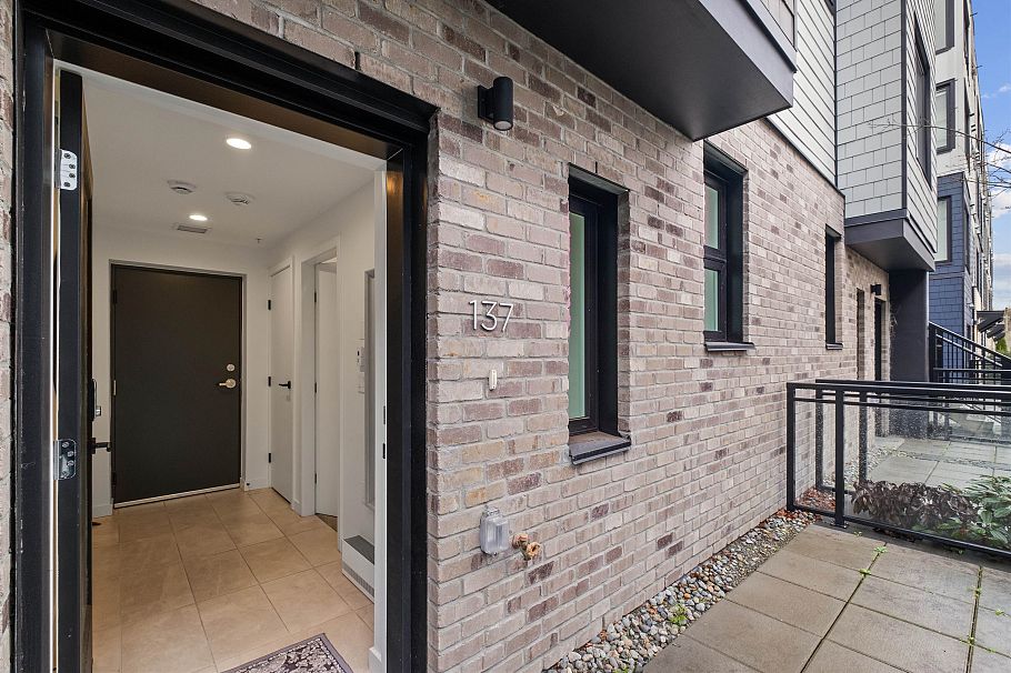 137 535 E 2nd Street North Vancouver, BC - 2