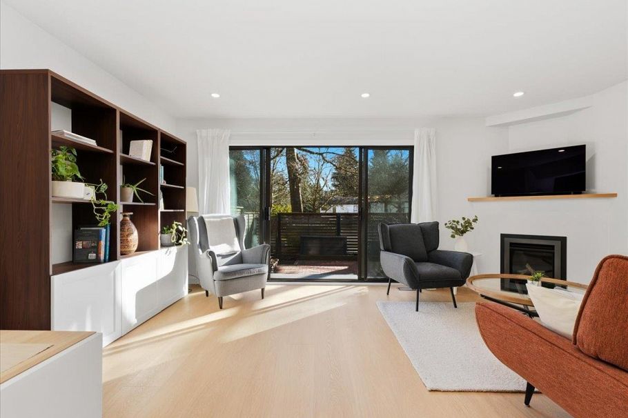 48 1910 Cedar Village Crescent North Vancouver, BC - 3